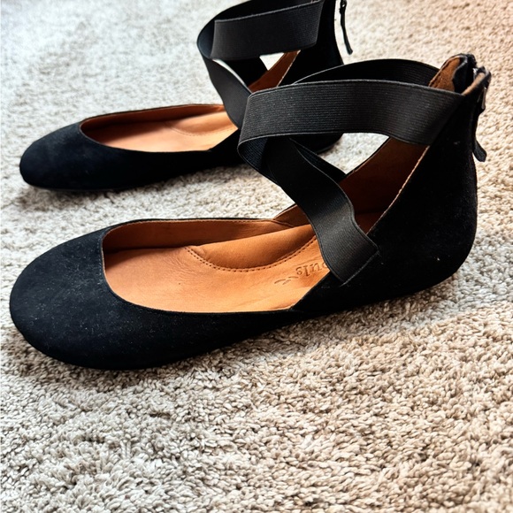 Woman’s flats - Picture 3 of 8